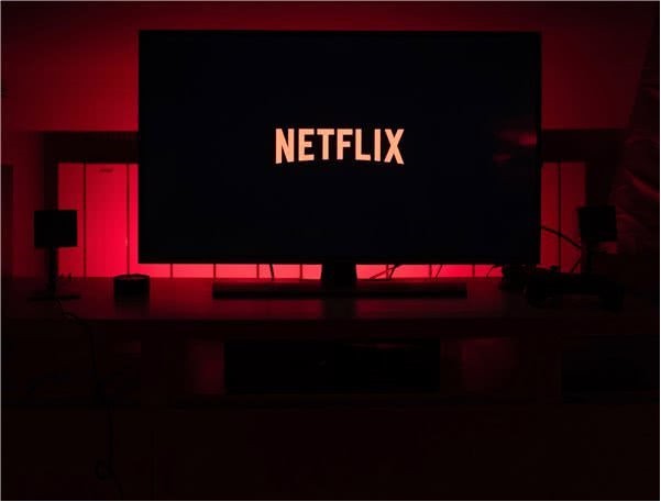 据Deadline报道，一些制片人愤怒回应Netflix的一个可调播放速度的实验