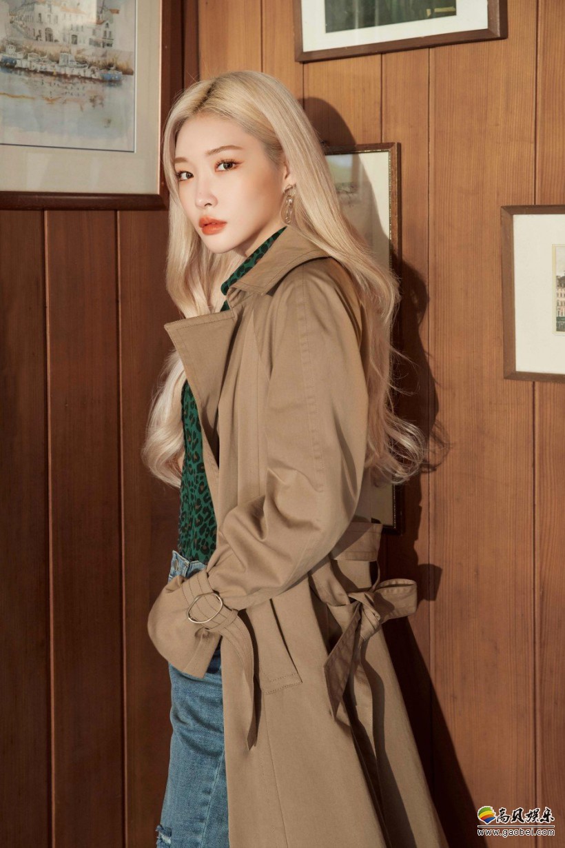 韩国女艺人金请夏为代言品牌拍摄最新宣传照网上曝光，吸引广大粉丝目光