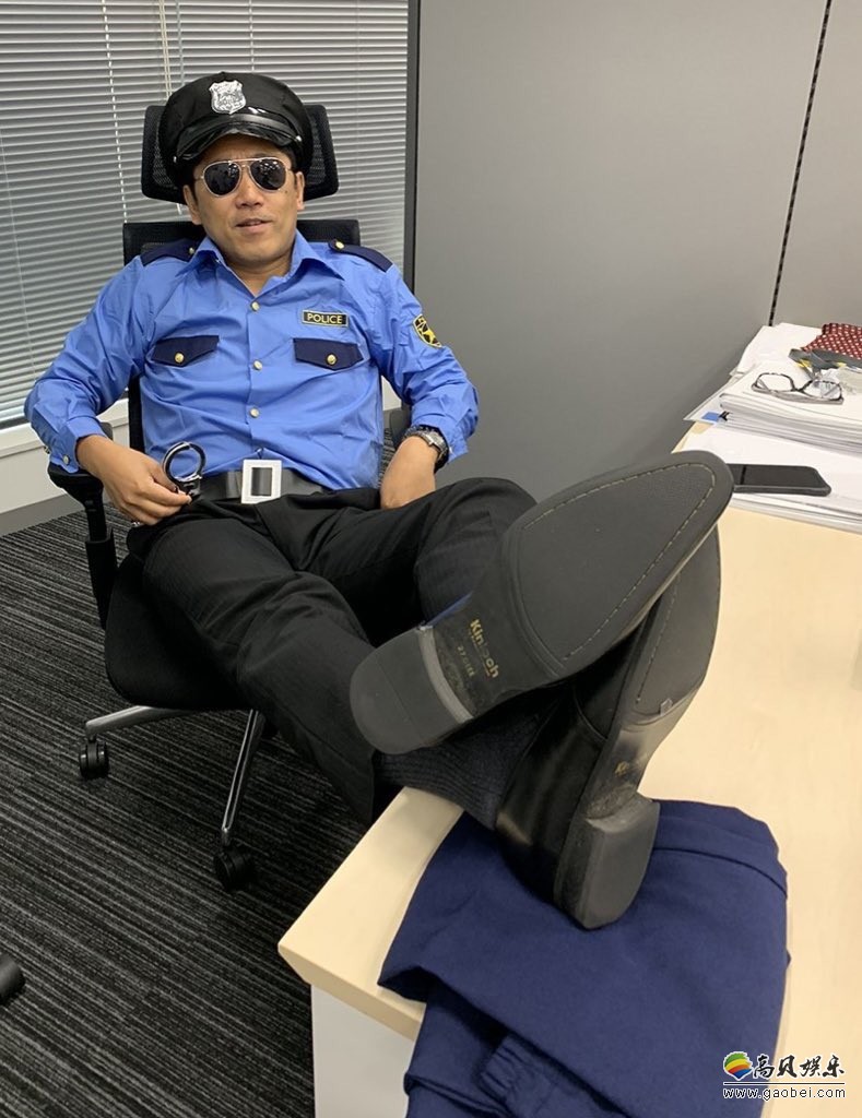 世嘉官推宣布将在公司内举办万圣扮装比赛，展示高管扮装照和去年参赛照