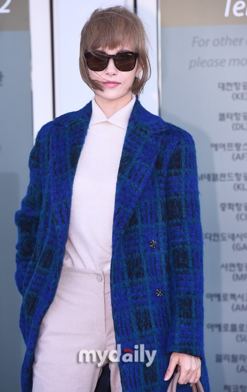 韩国女艺人金宣儿为拍摄杂志写真，从仁川机场启程飞往了巴厘岛准备工作