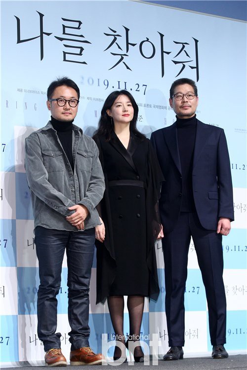 韩国电影《请寻找我》在首尔举行制作发布会，主演李英爱与一众演员出席
