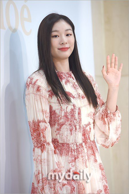 韩国原花样滑冰运动员金妍儿首尔某百货商店出席品牌活动，健康青春活力