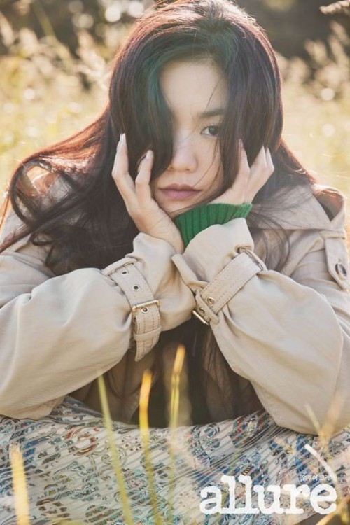 06 2019年11月 韩国女艺人李雪的一组最新杂志写真在网上曝光,吸引了