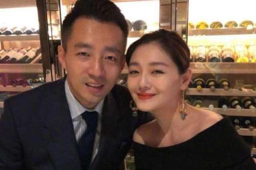 汪小菲发文甜蜜表白老婆大S徐熙媛！稍晚的时候，汪小菲又将该微博删除