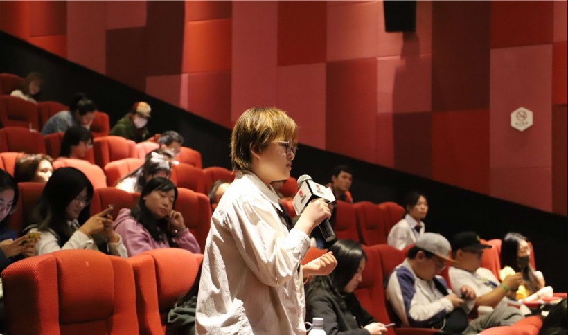 《诗人》举行国内首次展映！展映当天导演现身首映会现场和观众进行交流