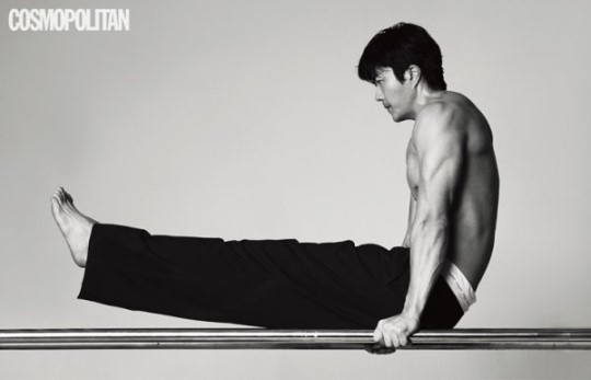 《神之一手：鬼手篇》最新剧照，男主演权相佑专门打造健美肌肉首次曝光