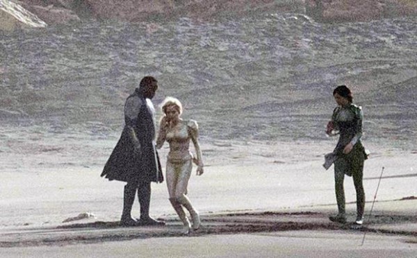 漫威新电影《永恒族》最新片场照,安吉丽娜朱莉身着金色紧身衣战斗服装 漫威新电影《永恒族》最新片场照,安吉丽娜朱莉身着金色紧身衣战斗服装