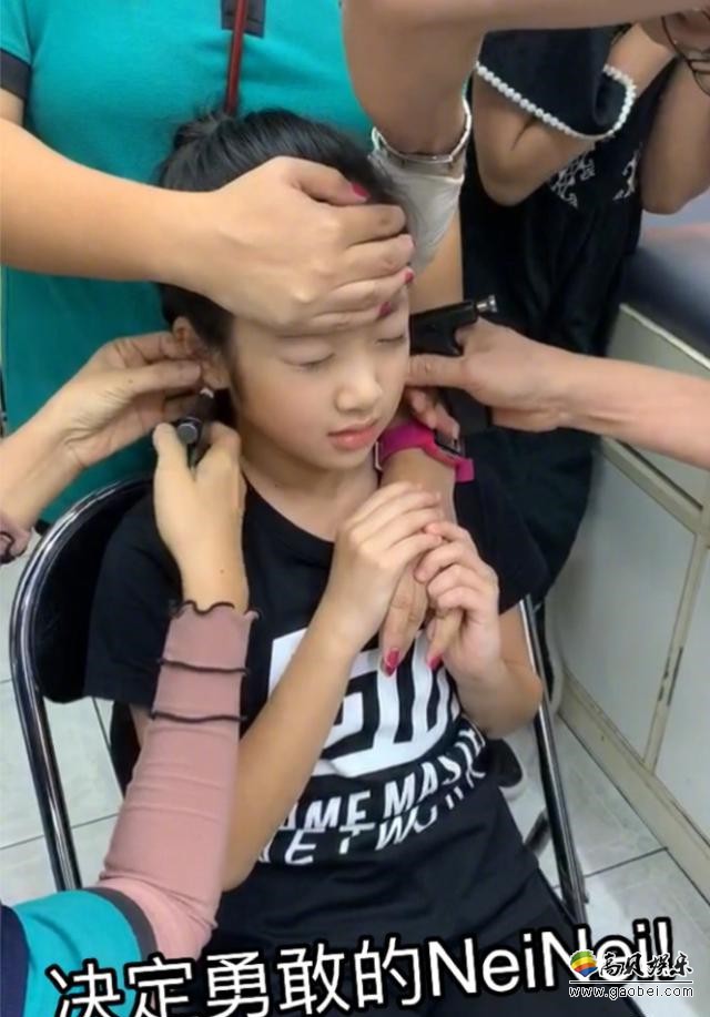 吴尊微博晒出NeiNei照片“NeiNei兴奋告诉我叫妈妈今天带她去打耳洞”