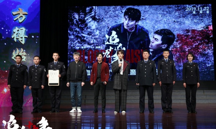 影片《追凶十九年》举办气氛热烈超前观影!全场掀起千人大合唱震撼一幕 影片《追凶十九年》举办气氛热烈超前观影!全场掀起千人大合唱震撼一幕