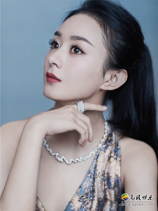 赵丽颖在微博晒出一张汉堡包的对比图，疑对新剧《有翡》的改编十分不满