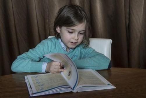 比利时九岁男孩年底大学毕业，打破世界纪录！成为史上最年轻大学毕业生