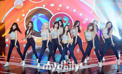 宇宙少女在首尔SBS电视台参加SBS MTV《The show》节目现场演出直播