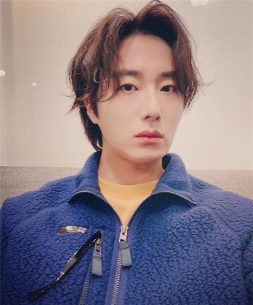 丁一宇主演话剧《大象之歌》开演前夕发表感想！公开首尔钟路区拍摄近照