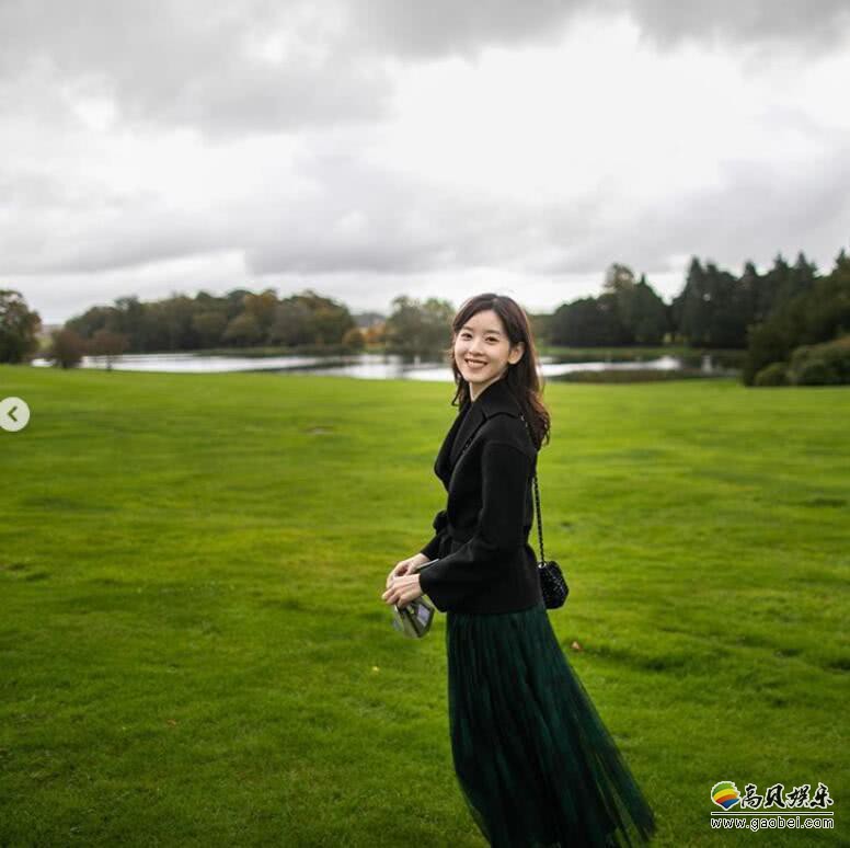 章泽天26岁生日晒出照片,提到女儿、朋友的祝福,对老公刘强东只字不提 章泽天26岁生日晒出照片,提到女儿、朋友的祝福,对老公刘强东只字不提