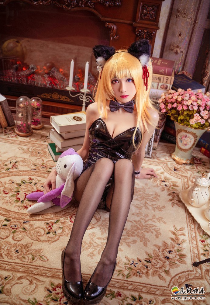 萝莉少女COS《我的朋友很少》羽濑川小鸠，日英混血儿＋性感兔女郎服装