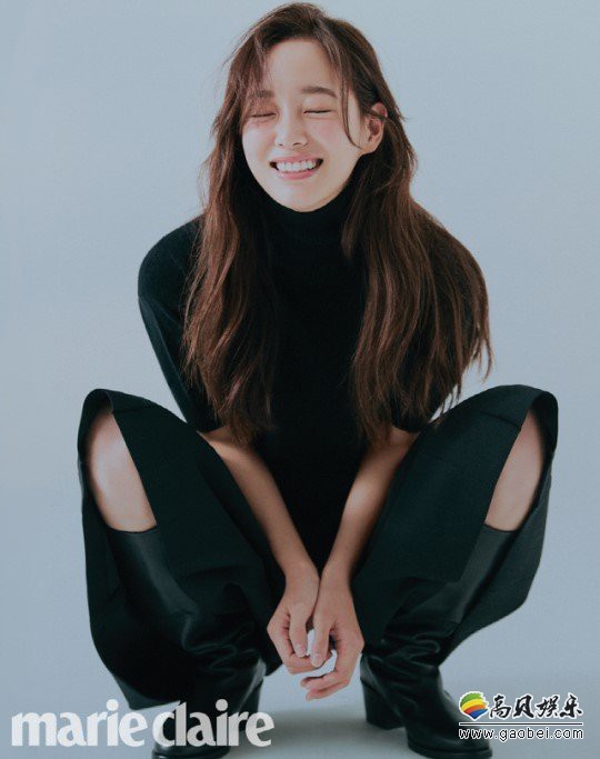 金世正最新杂志写真曝光，吸引粉丝们目光，清纯甜美与时尚潮流完美结合