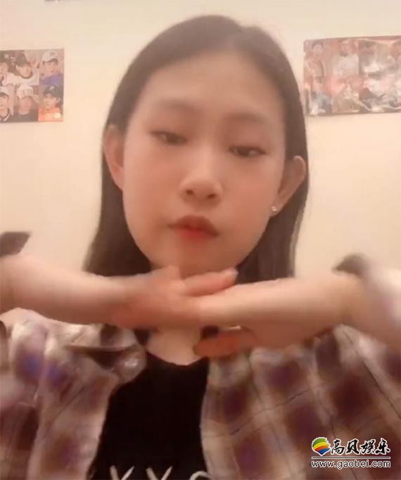 小沈阳12岁女儿沈佳润发布了一个短视频，视频中的沈佳润披着一头黑直发