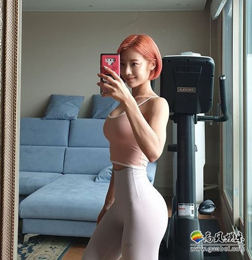 韩国健美运动员沈第一SNS发布泳装照，大秀健美性感身材，吸引粉丝目光
