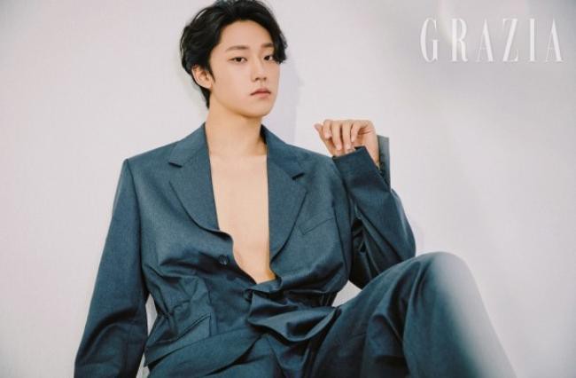 李道贤受邀为某杂志最新一期拍摄一组写真，展示出时尚型男不同独特魅力