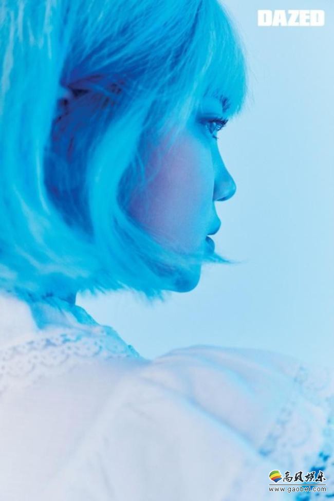 韩国新人女歌手blue.d的一组最新杂志写真网上曝光，吸引了广大粉丝目光
