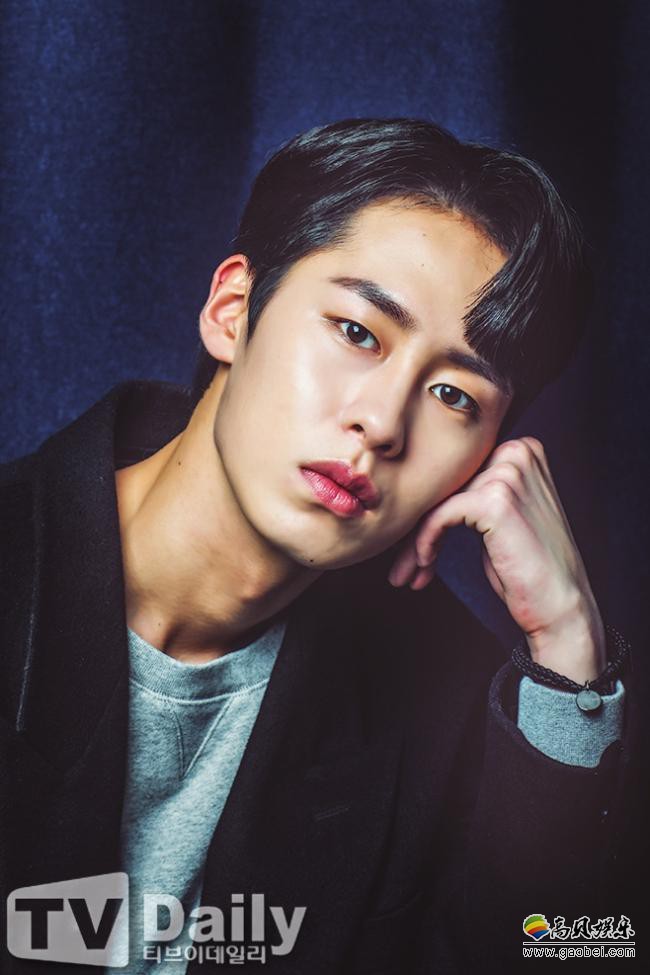 李宰旭接受采访,透露对人气骤升喜悦心情,理解和照顾