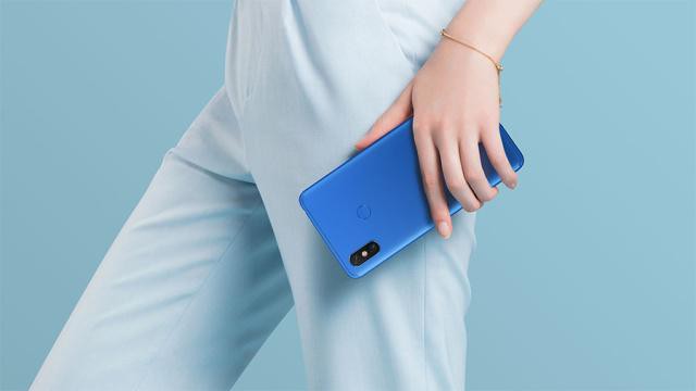 网友在小米卢伟冰微博留言：大屏Max什么时候发布？本人回复：不会有了