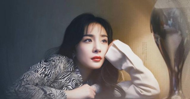 杨幂近日接受采访时，表示自己以前跟谁都爱开玩笑，但是以后会尽量分人