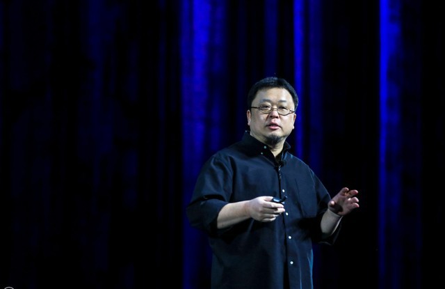 “老人与海”发布会罗永浩介绍鲨鱼皮启发、具备抗菌能力微分子结构产品