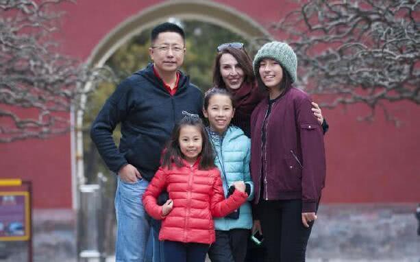 李阳回应近期疑似复婚传闻，表示自己是一个有缺陷的人！意识到自己做错