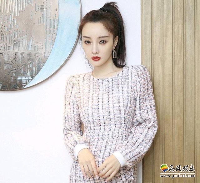 李小璐晒出为自己网店双12促销宣传微博，此前李小璐曾为该店拍摄宣传照