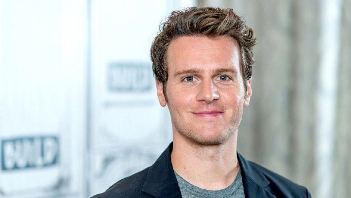 演员Jonathan Groff将加盟电影《黑客帝国4》的拍摄，出演角色目前保密