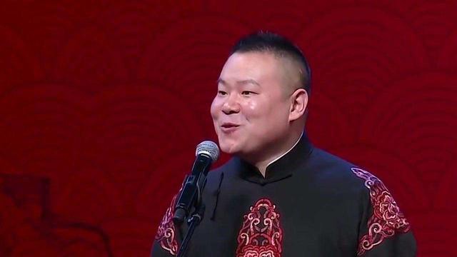 岳云鹏回应近期在个人相声专场上因十点必须结束，告别观众不舍落泪一事