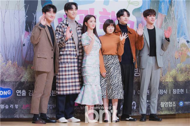 《农夫士官学校2》举行个制作发布会，主演尹普美、李泰焕、李敏智出席