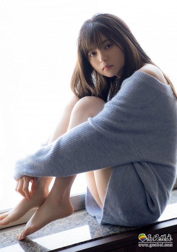 日本偶像团体乃木坂46一期生最年少成员斋藤飞鸟最新写真风格相当成熟
