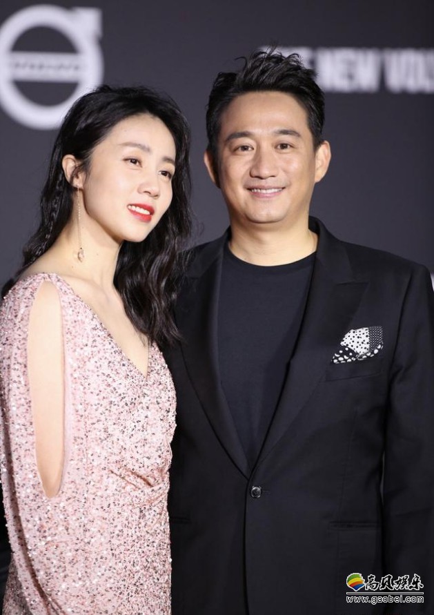 黄磊妻子孙莉晒出图片,孙莉靠在黄磊肩头幸福满满,模范夫妻高调秀恩爱