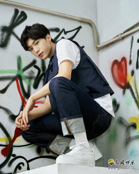 克里斯提·鲁布托特别邀请到中国的高人气偶像范丞丞！为品牌拍摄时尚大片