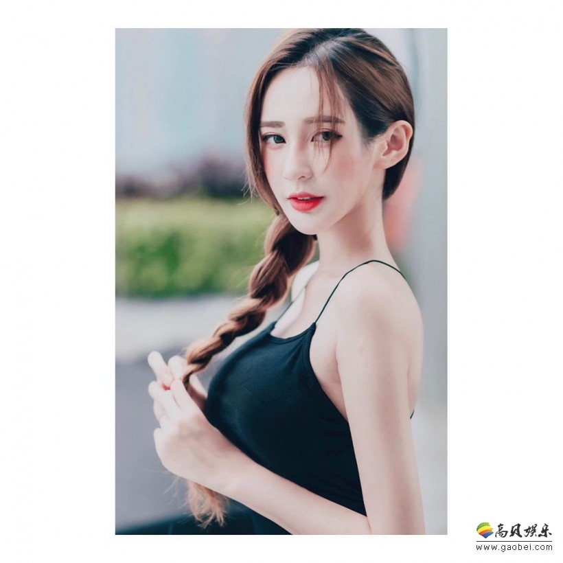 yumi黄诗棋马来西亚演员模特长相甜美身材火辣酷爱健身和运动