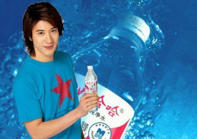 王力宏出席公益发布会被问及跟娃哈哈已解约，为何演唱会还喝该品牌的水