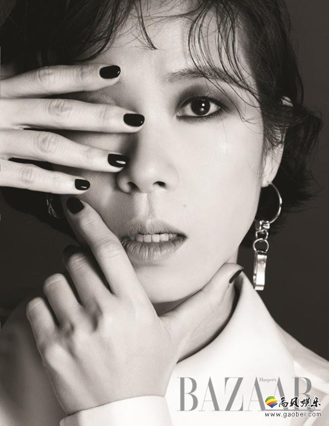 女艺人廉惠兰为某杂志最新一期拍摄时装写真，黑色成熟女性风采油然而生