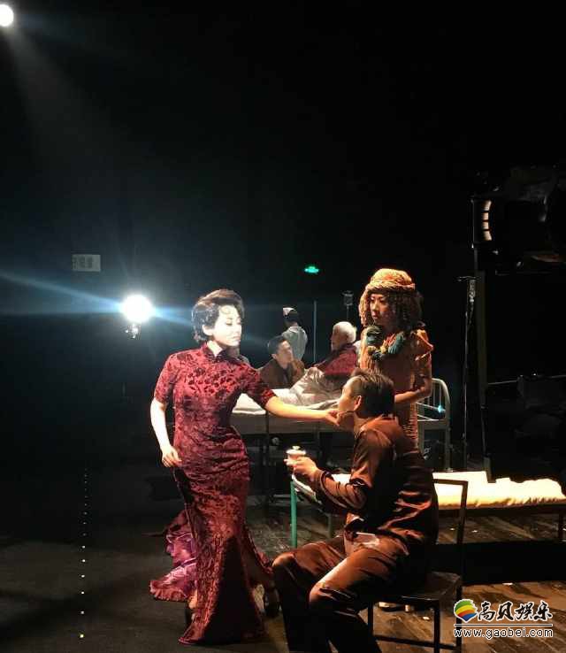 许晴晒出话剧如梦之梦现场彩排照香兰一梦已至七年彩排ing