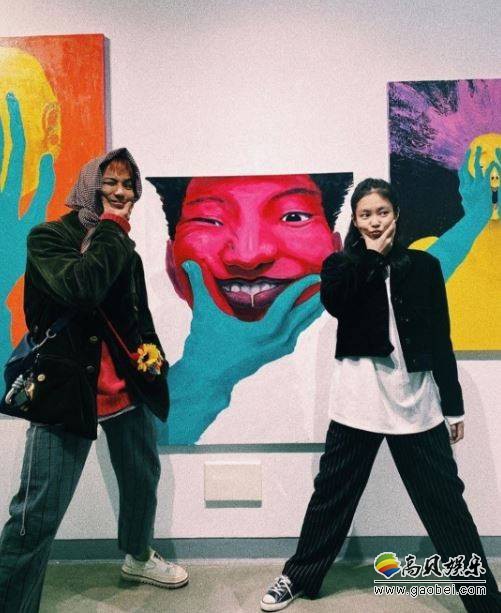 人气组合BLACKPINK成员JENNIE，向作为新人作家出道的宋旻浩表示祝贺