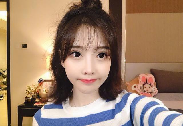 冯提莫生日音乐会之后，冯提莫宣布独家签约B站，12月23日晚上八点首播