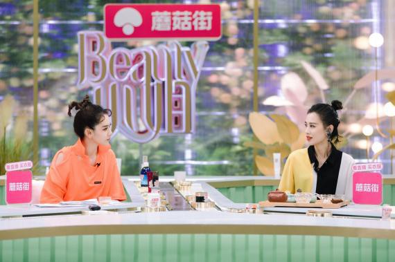 《Beauty小姐》迎来冻龄女神黄圣依，引发网友感叹！有一种自律叫黄圣依