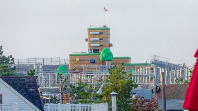 日本环球影城建设“超级任天堂世界”主题公园，有网友远拍在建公园场景