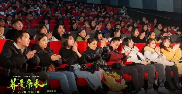 《荞麦疯长》全国范围举行首轮超前点映！导演坦诚相待真切分享创作初衷