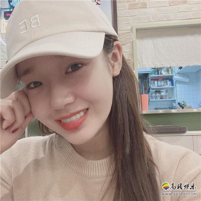 韩国人气组合Weki Meki磪有情近日向粉丝传达近况！她正在全力恢复健康