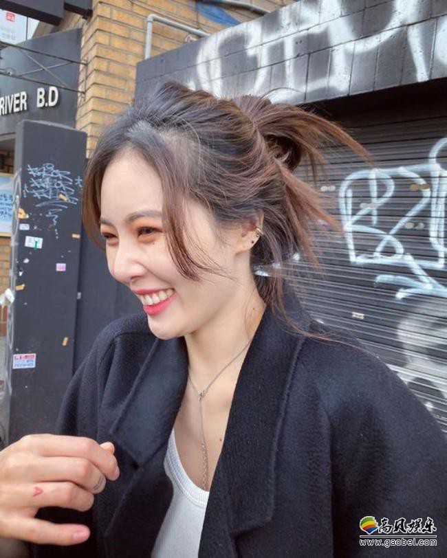 韩国女艺人金泫雅社交网站发布近照，休闲随意打扮吸引了广大粉丝们目光