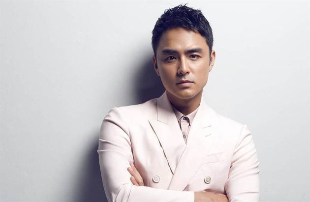 据台媒报道，明道胞兄与妻儿被发现轻生去世，外传和他欠下大笔债务有关