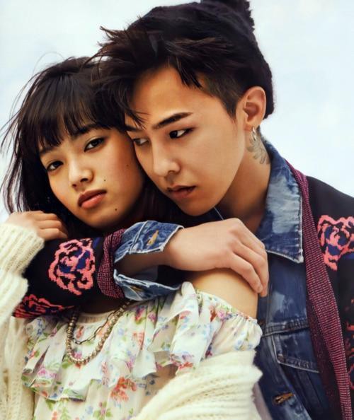 权志龙与前任绯闻女友日本女星小松菜奈社交平台晒照，被指疑似恋情公开