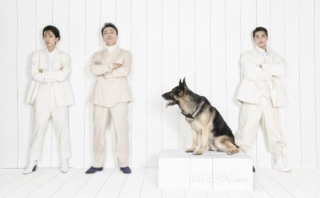 《动物园先生》李圣旻、金瑞亨、裴正南与猎犬为某电影杂志拍摄最新写真